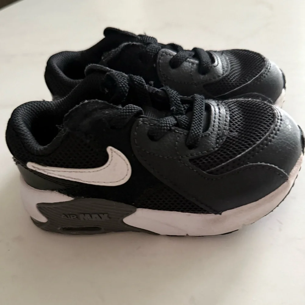 Nike Airmax Emcee Sneakers